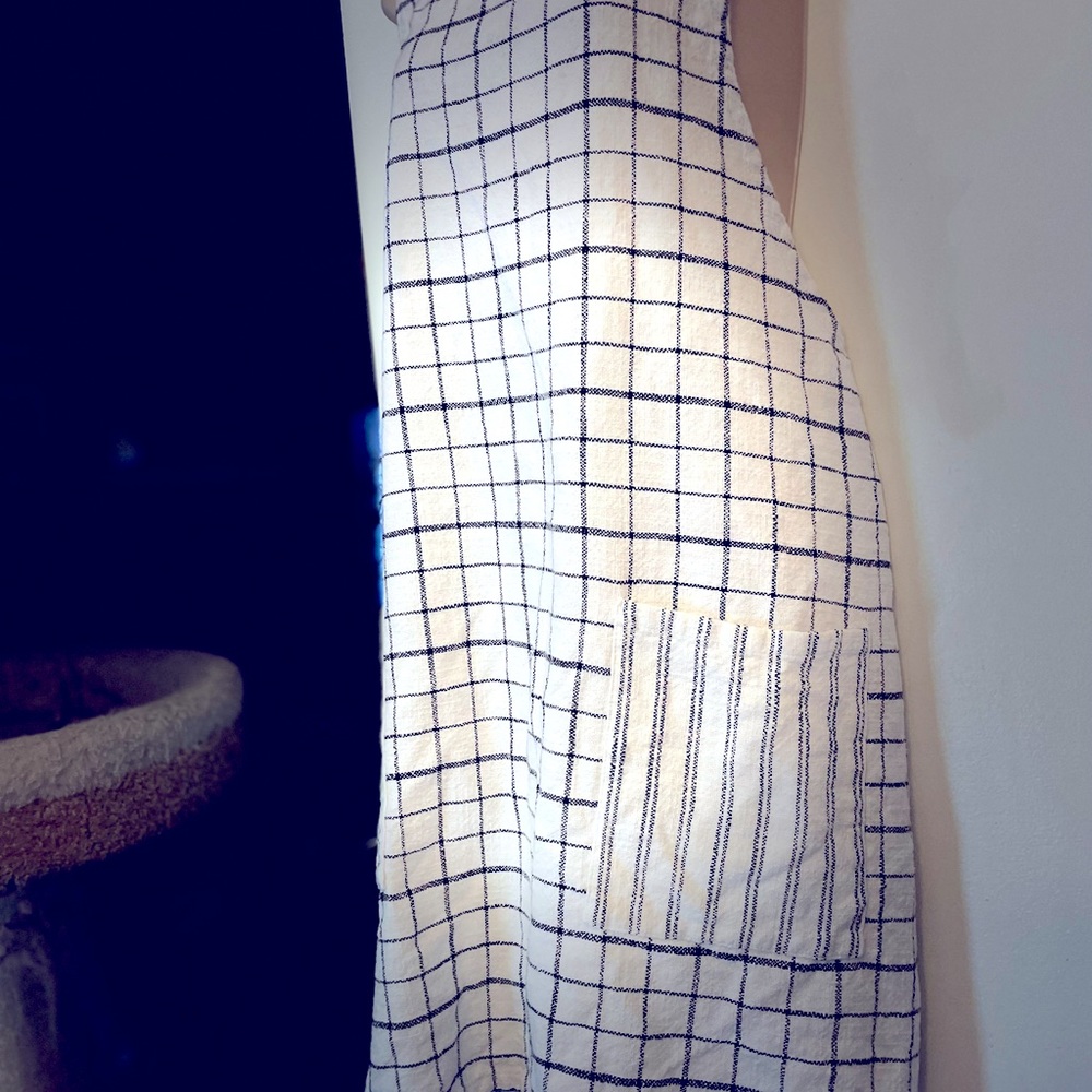 Apron - Picture 2 of 2